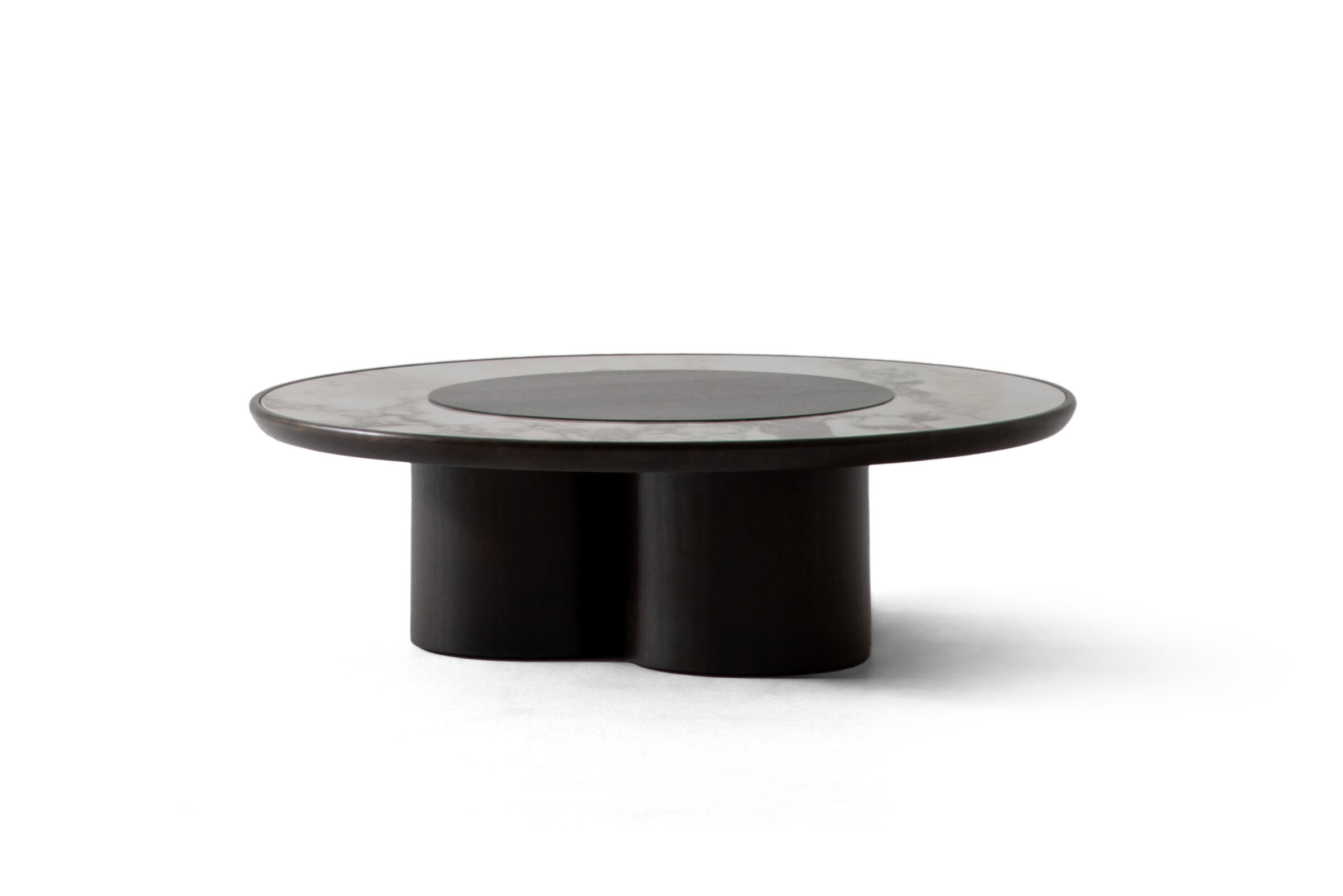 Table basse centrale Arel sur fond blanc