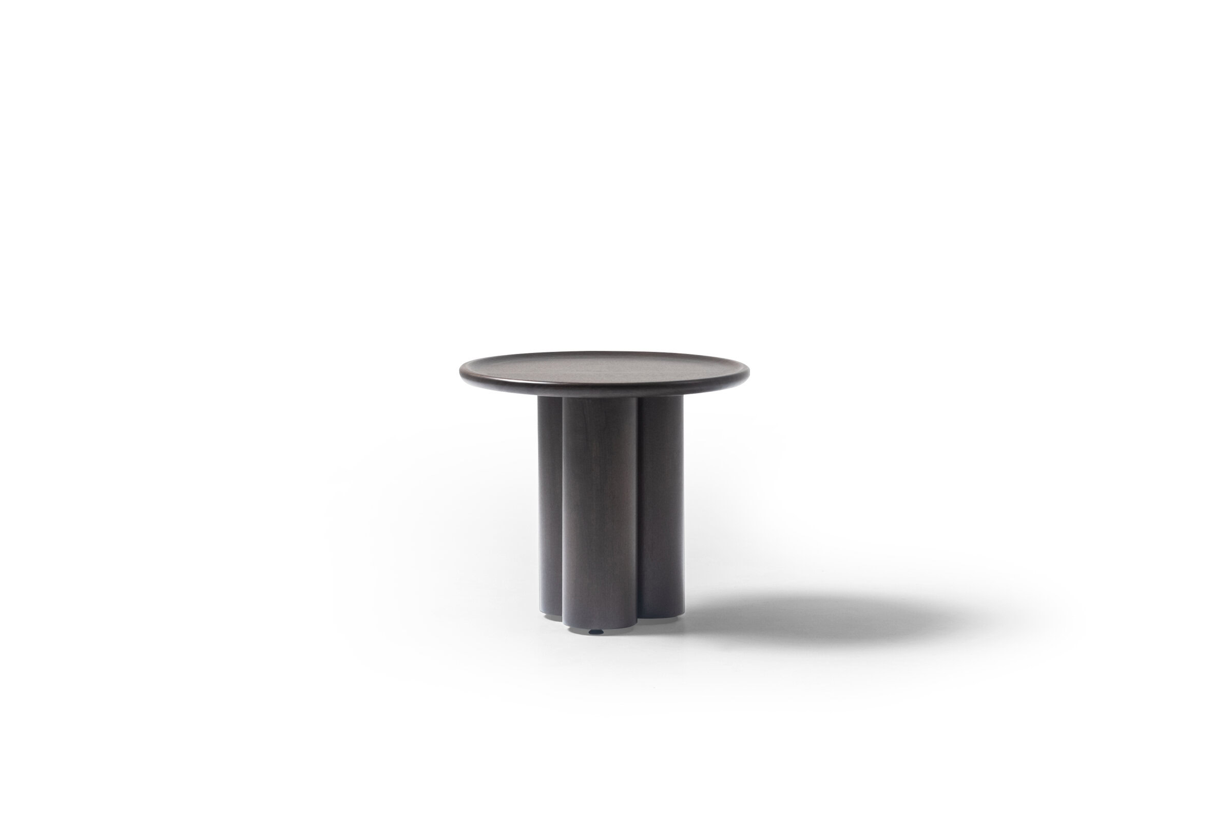 Table d'appoint Arel sur fond blanc