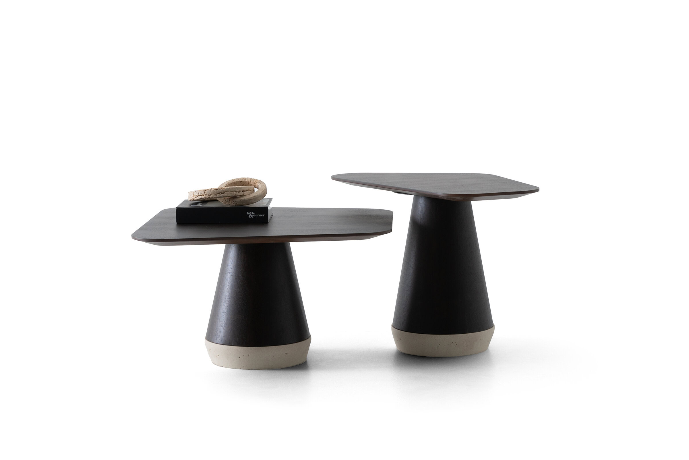 Composition des tables Arte sur fond blanc