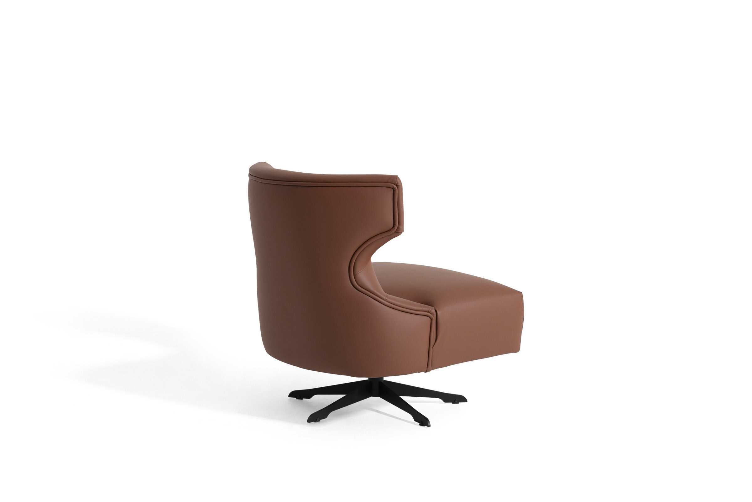 Fauteuil Bristol sur fond blanc, vue arrière trois-quarts