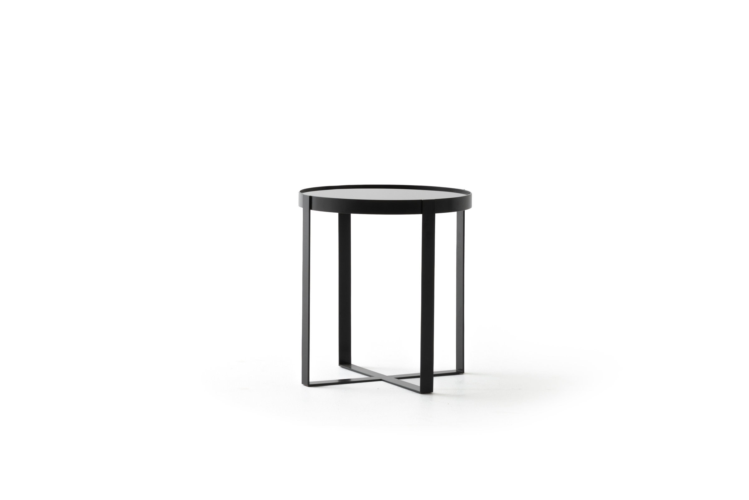 Table d'appoint longue Capella sur fond blanc