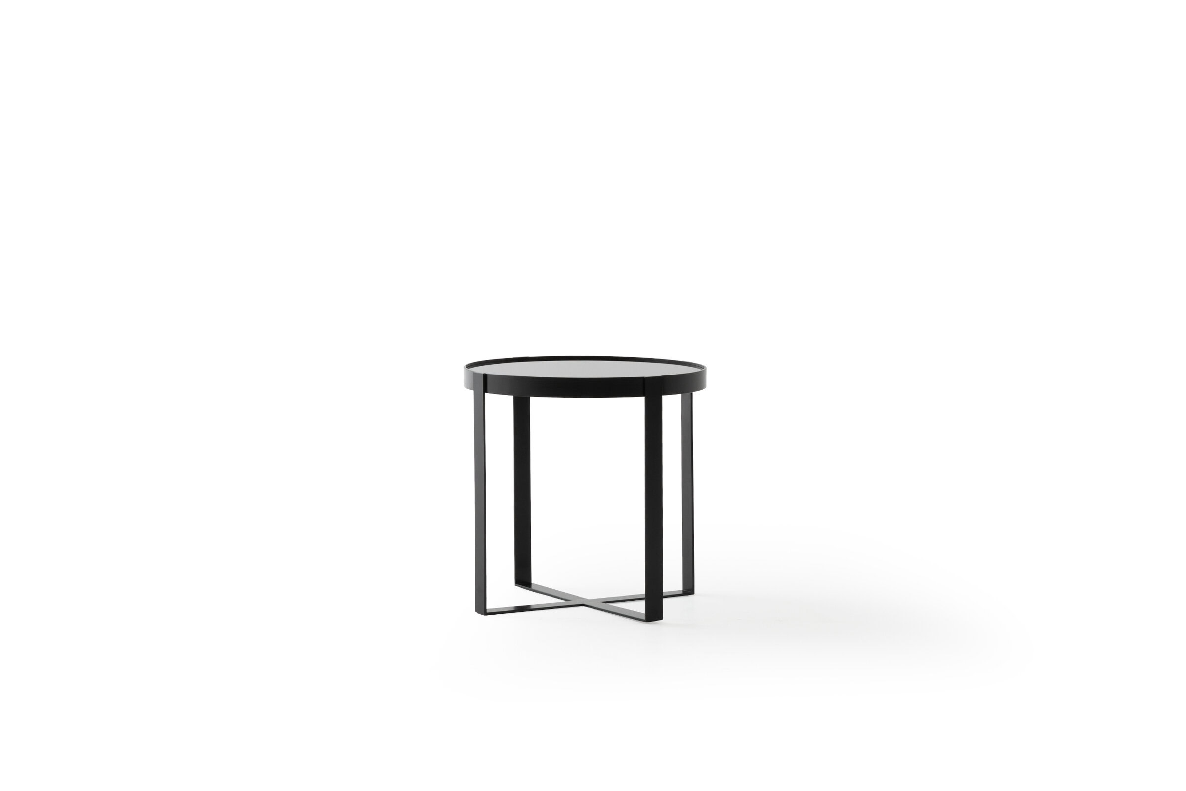 Table d'appoint courte Capella sur fond blanc