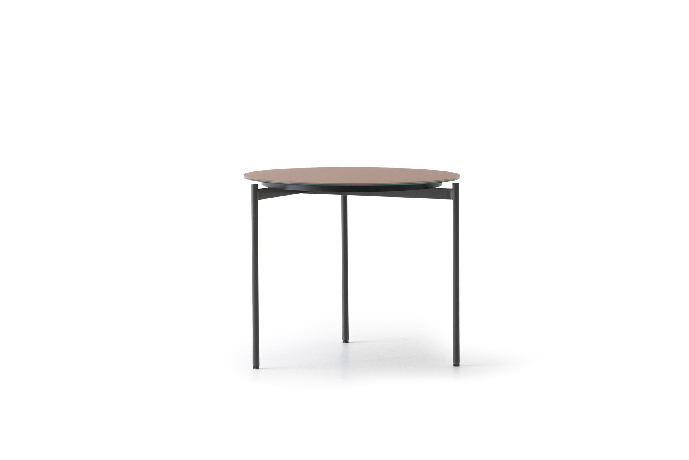 Table d'appoint Charme sur fond blanc