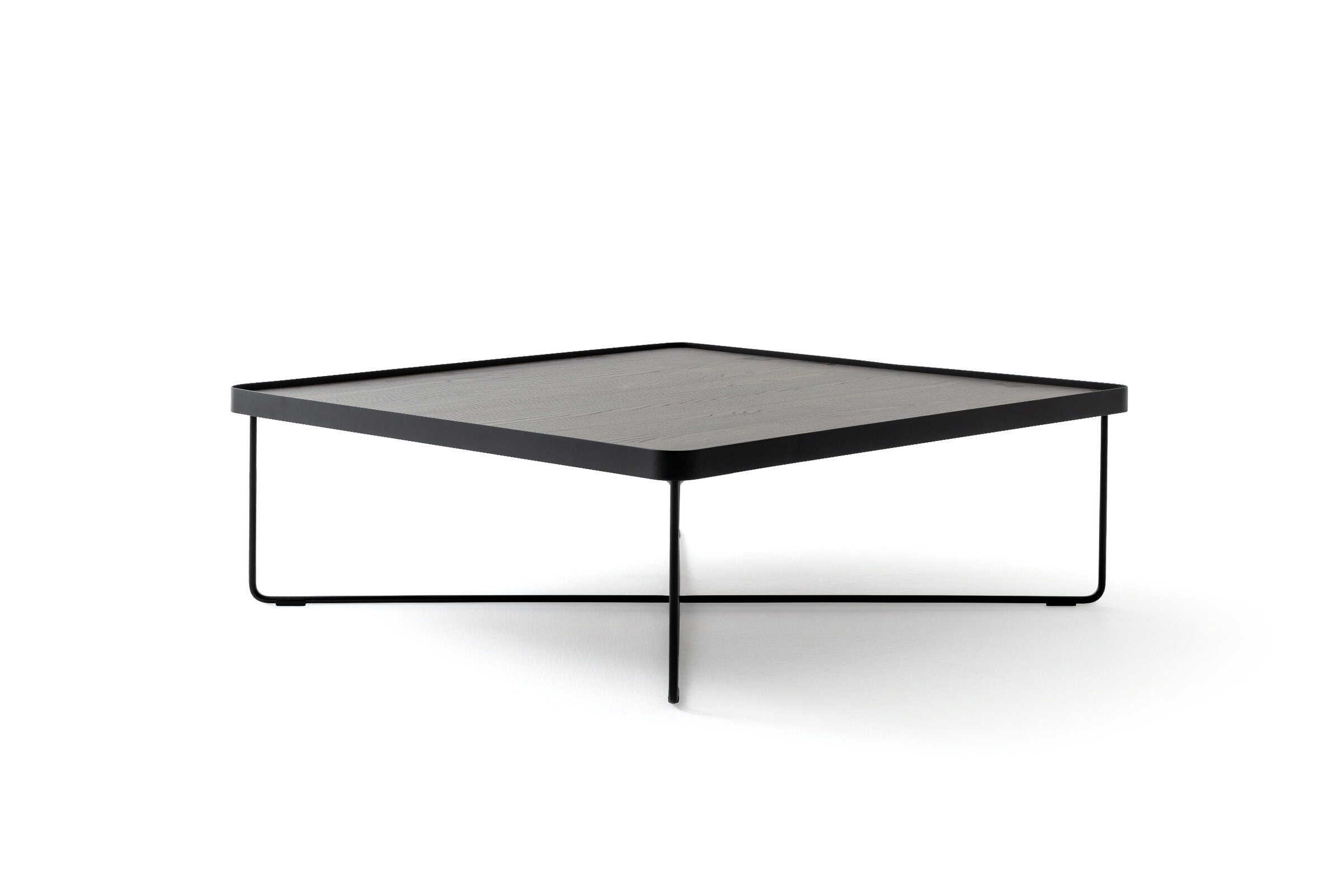 Grande table basse Forte sur fond blanc