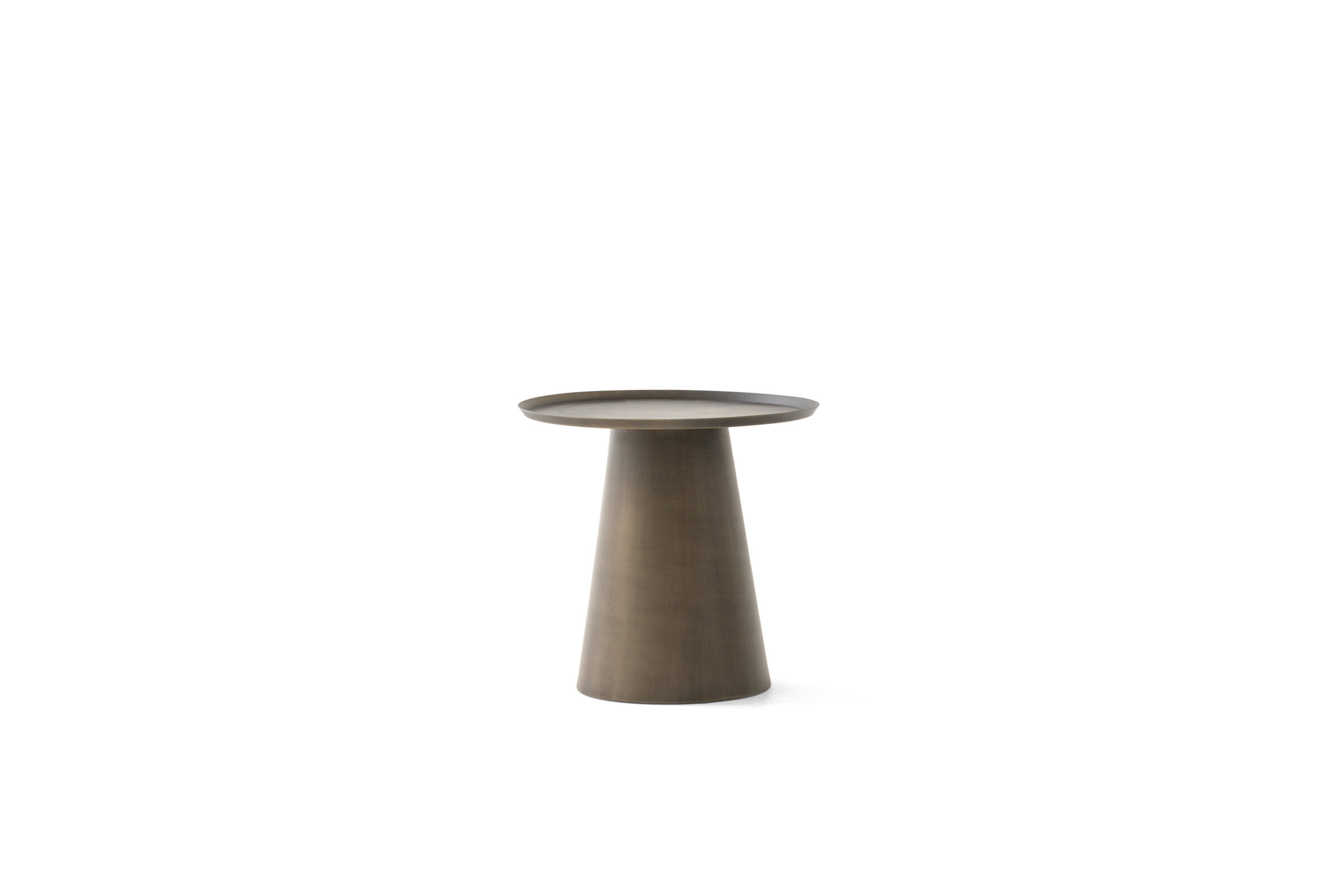 Table d'appoint courte Harmony sur fond blanc
