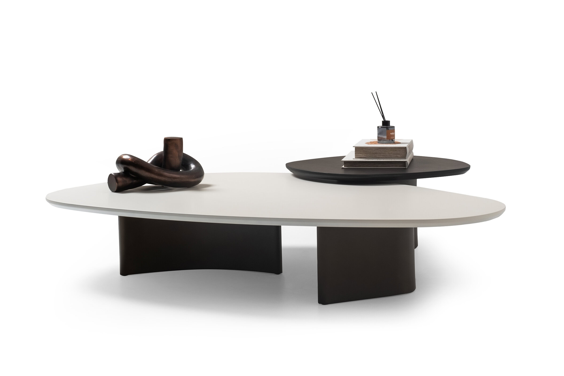 Vue de profil du set de tables Lava