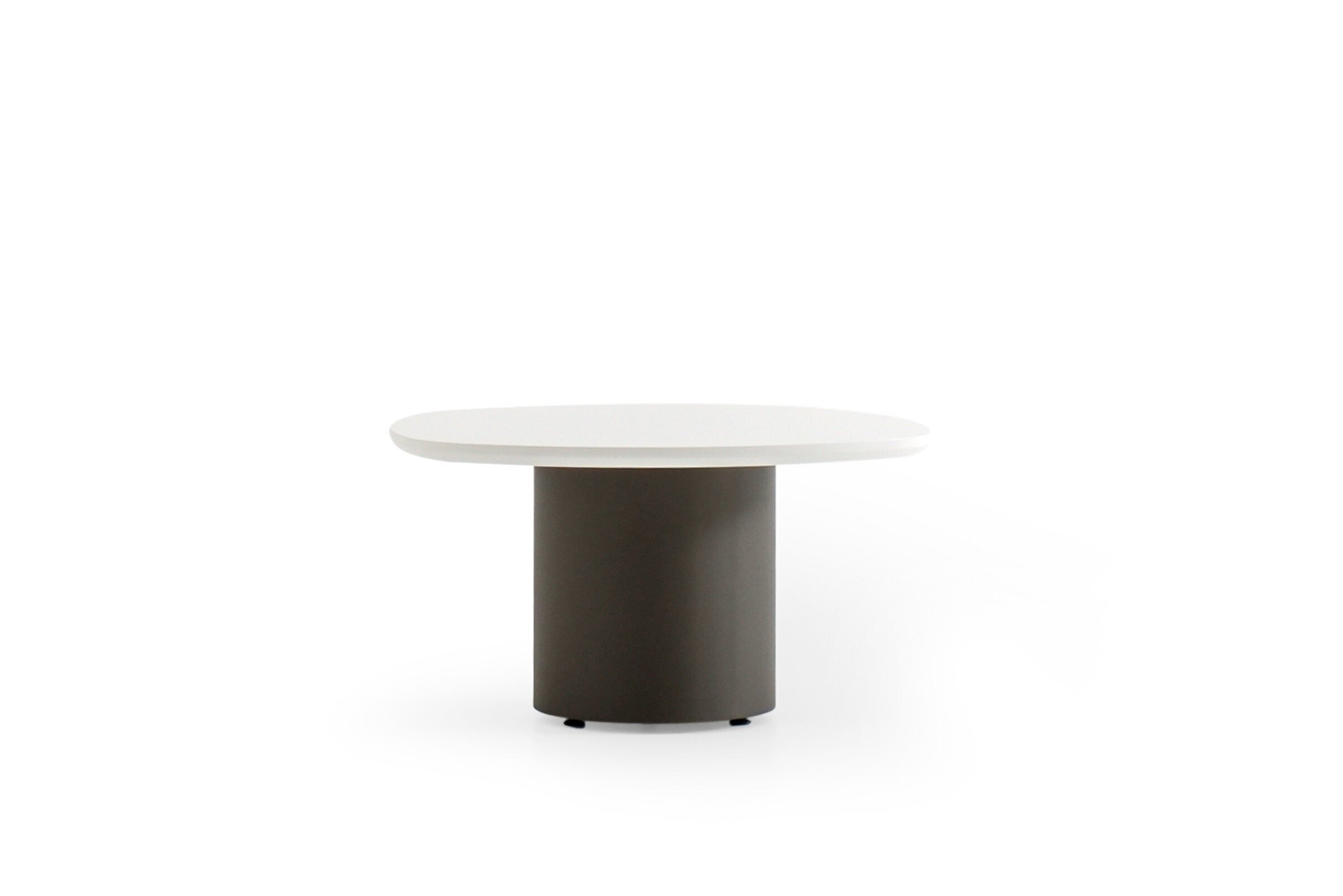 Petite table basse Lava sur fond blanc