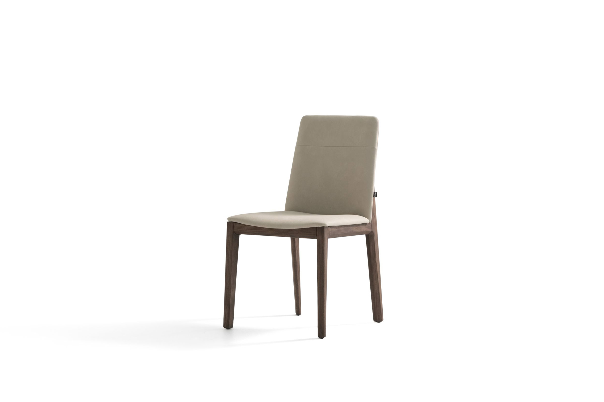 Chaise Line sur fond blanc, perspective