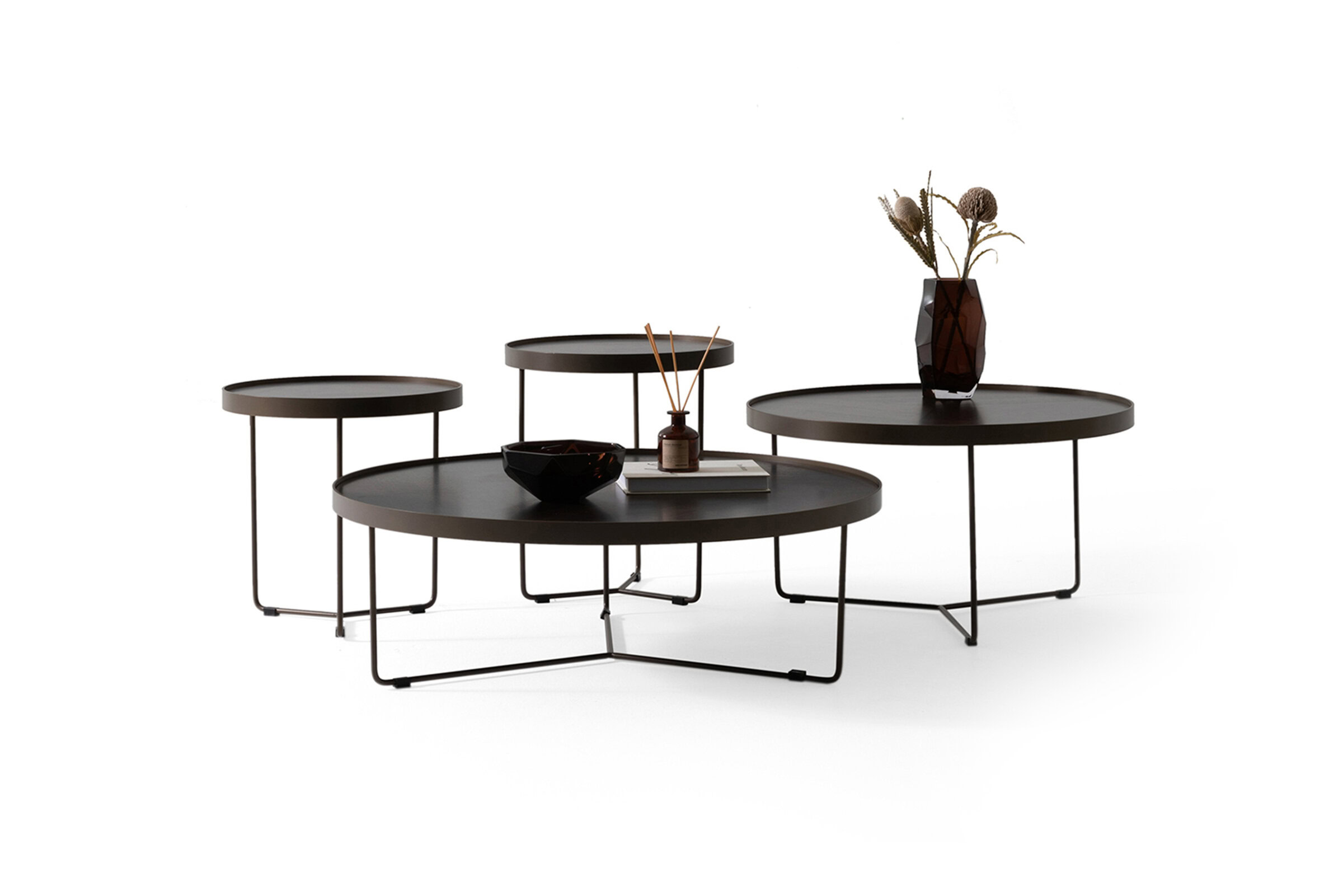 Grande table basse Mergui sur fond blanc