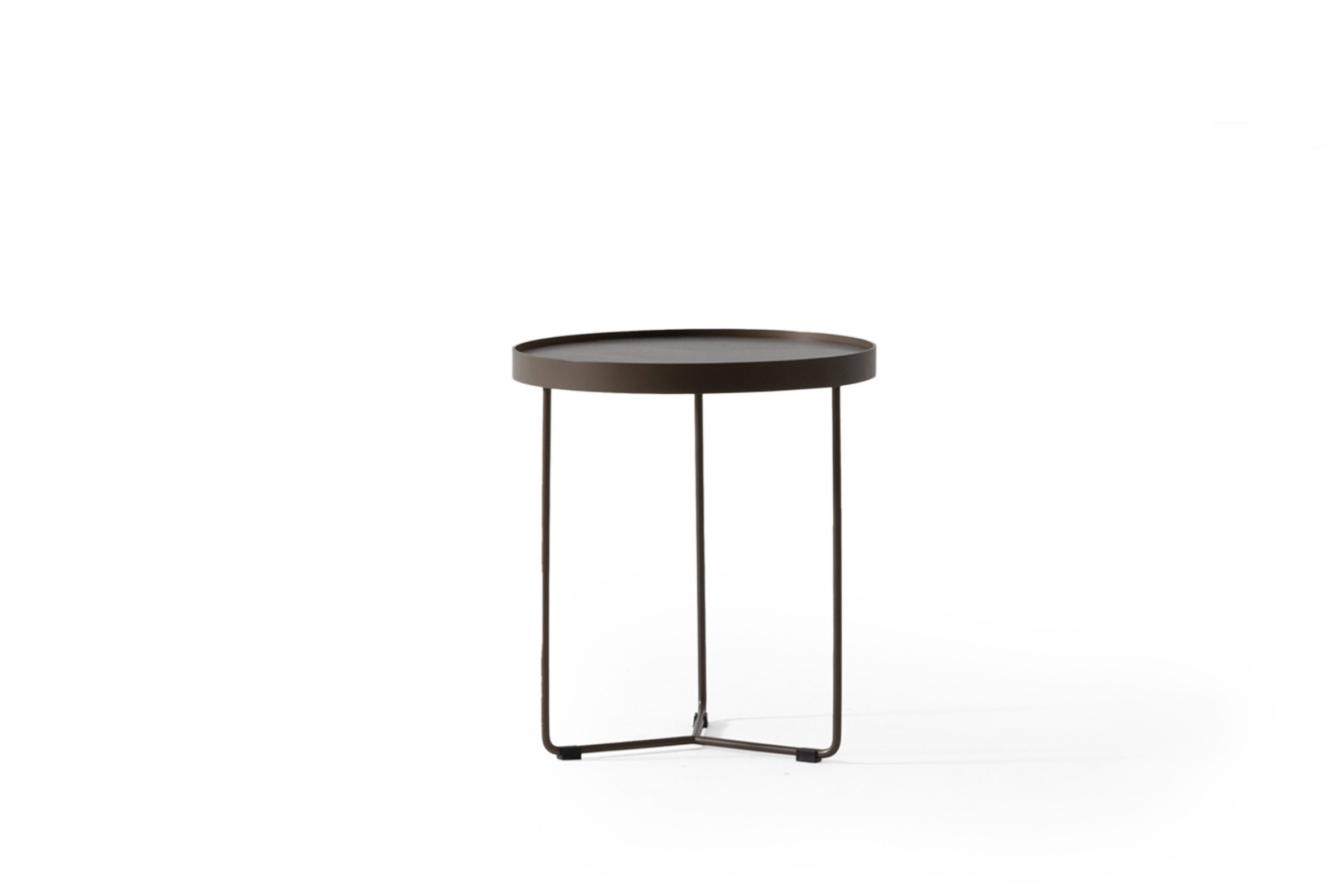 Set de tables d'appoint Mergui sur fond blanc