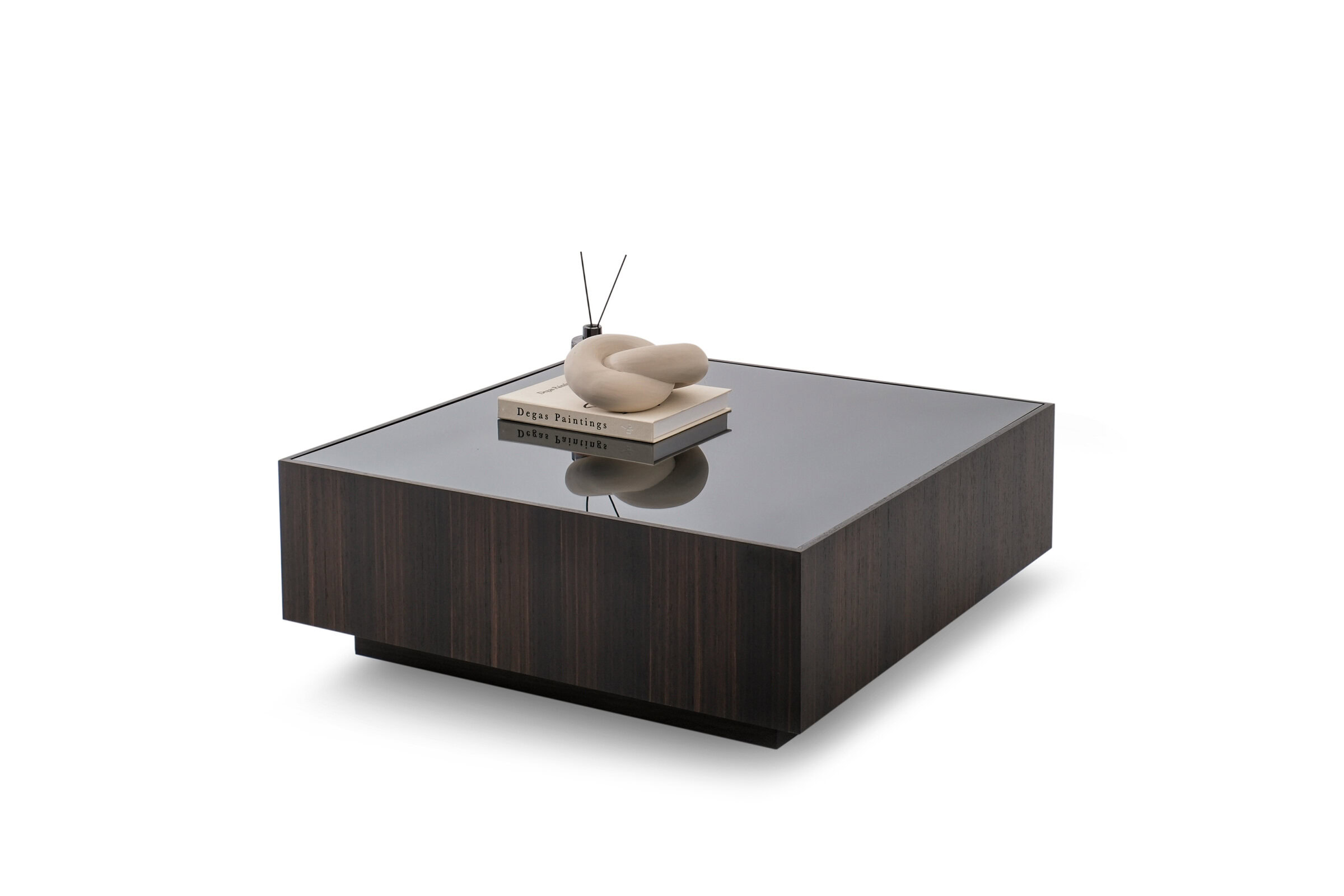 Table d'appoint Nora sur fond blanc