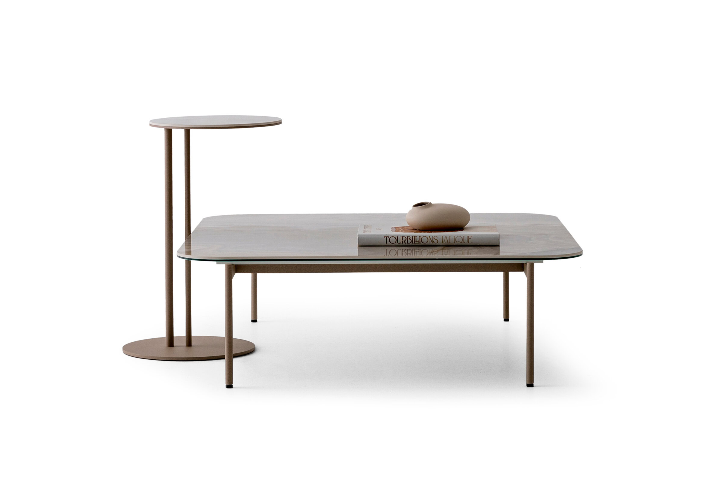 Composition des tables Pandora sur fond blanc