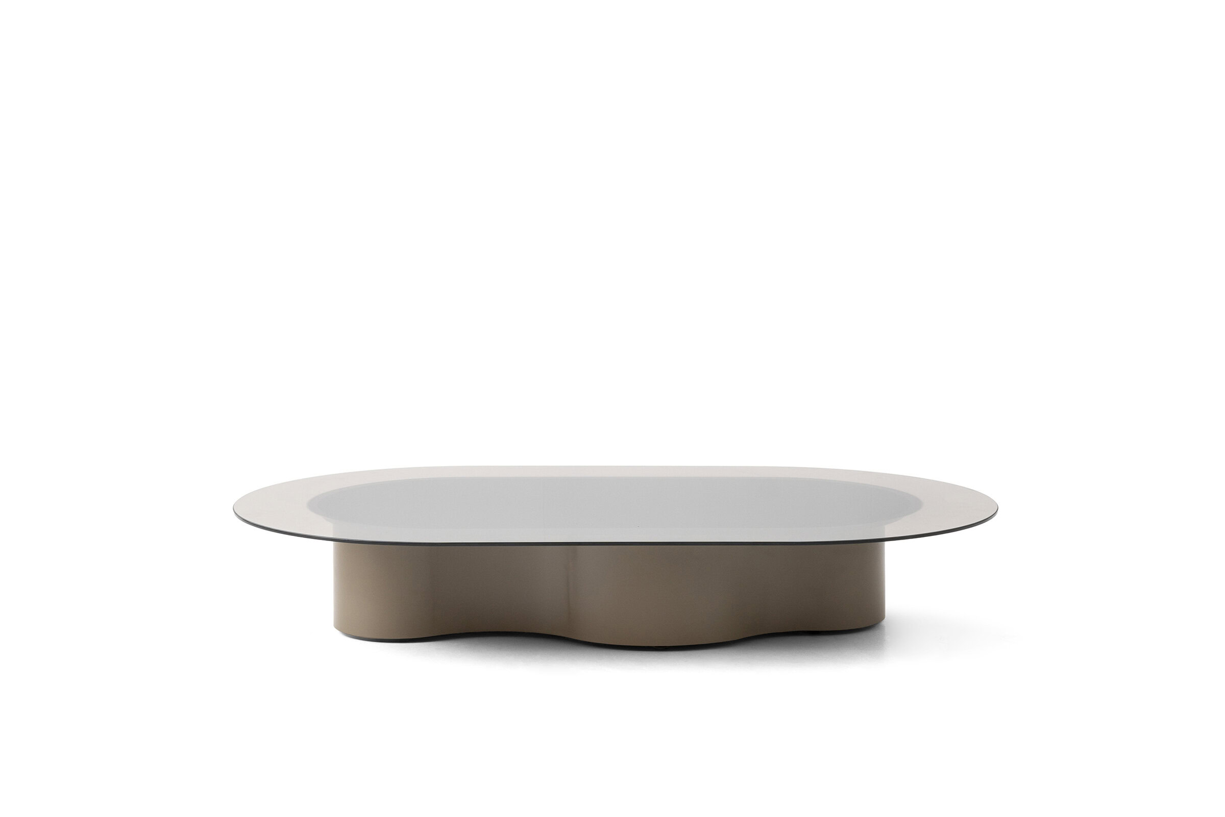 Table basse centrale Pera en verre sur fond blanc