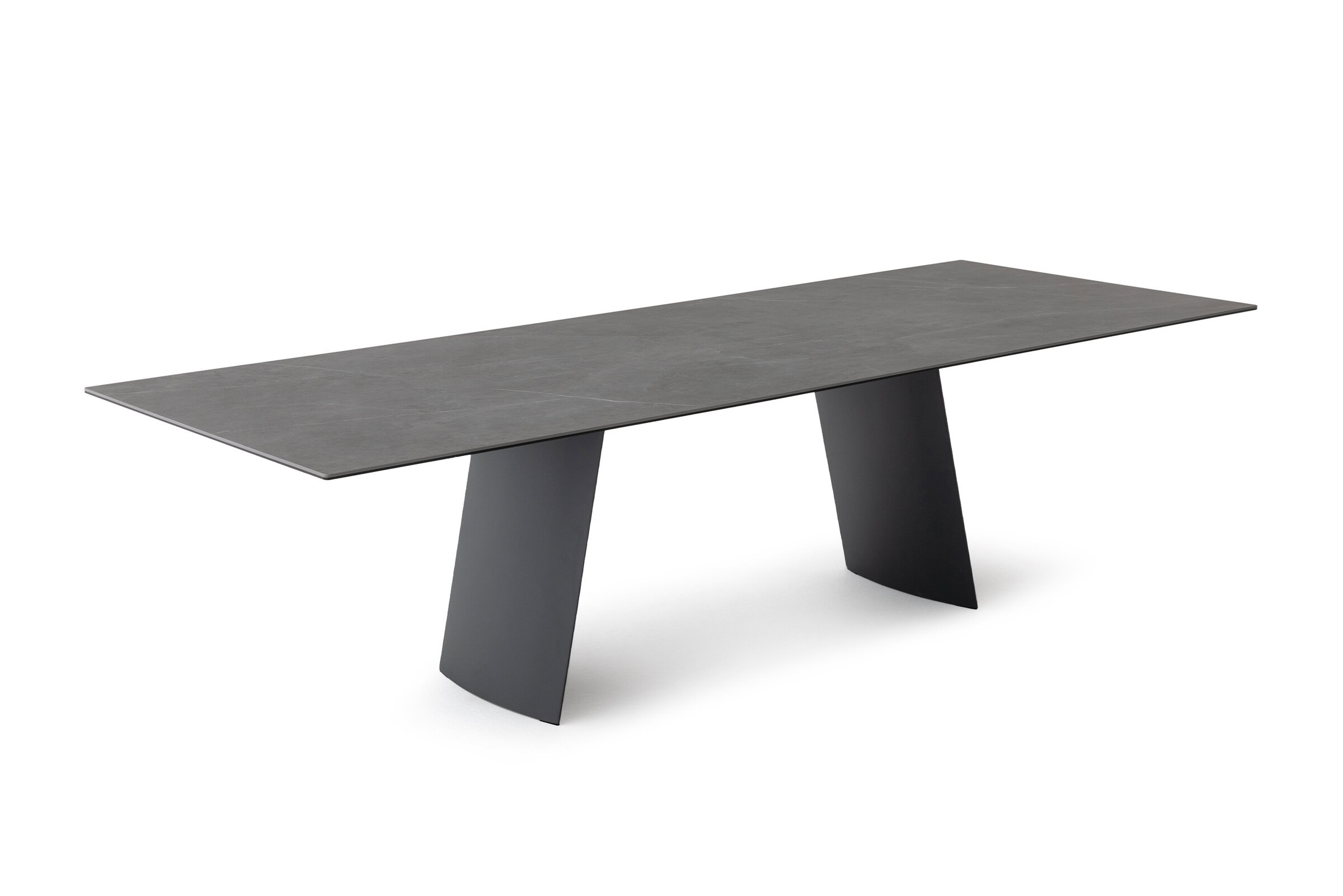 Table Quartz sur fond blanc, vue de face