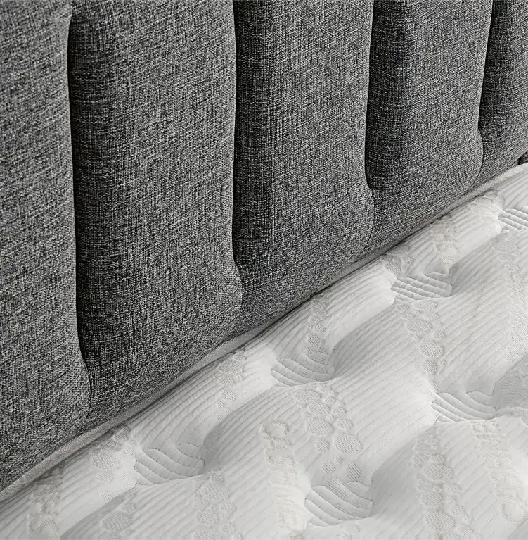 Détail du matelas du lit Fuzines