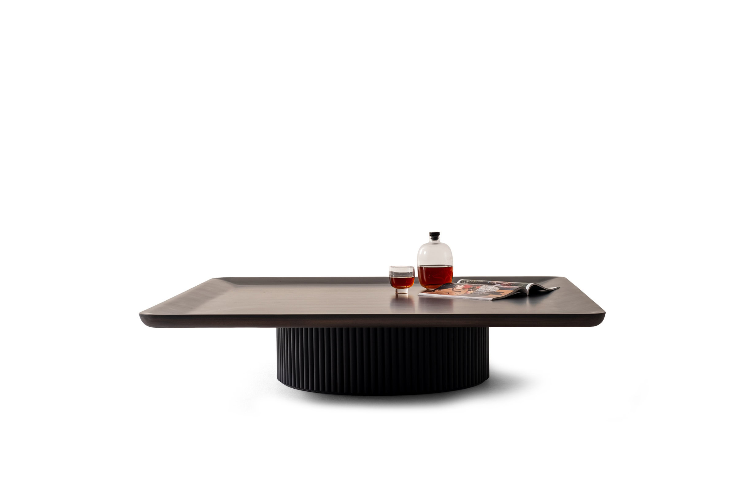 Vue de profil de la table Solid en bois