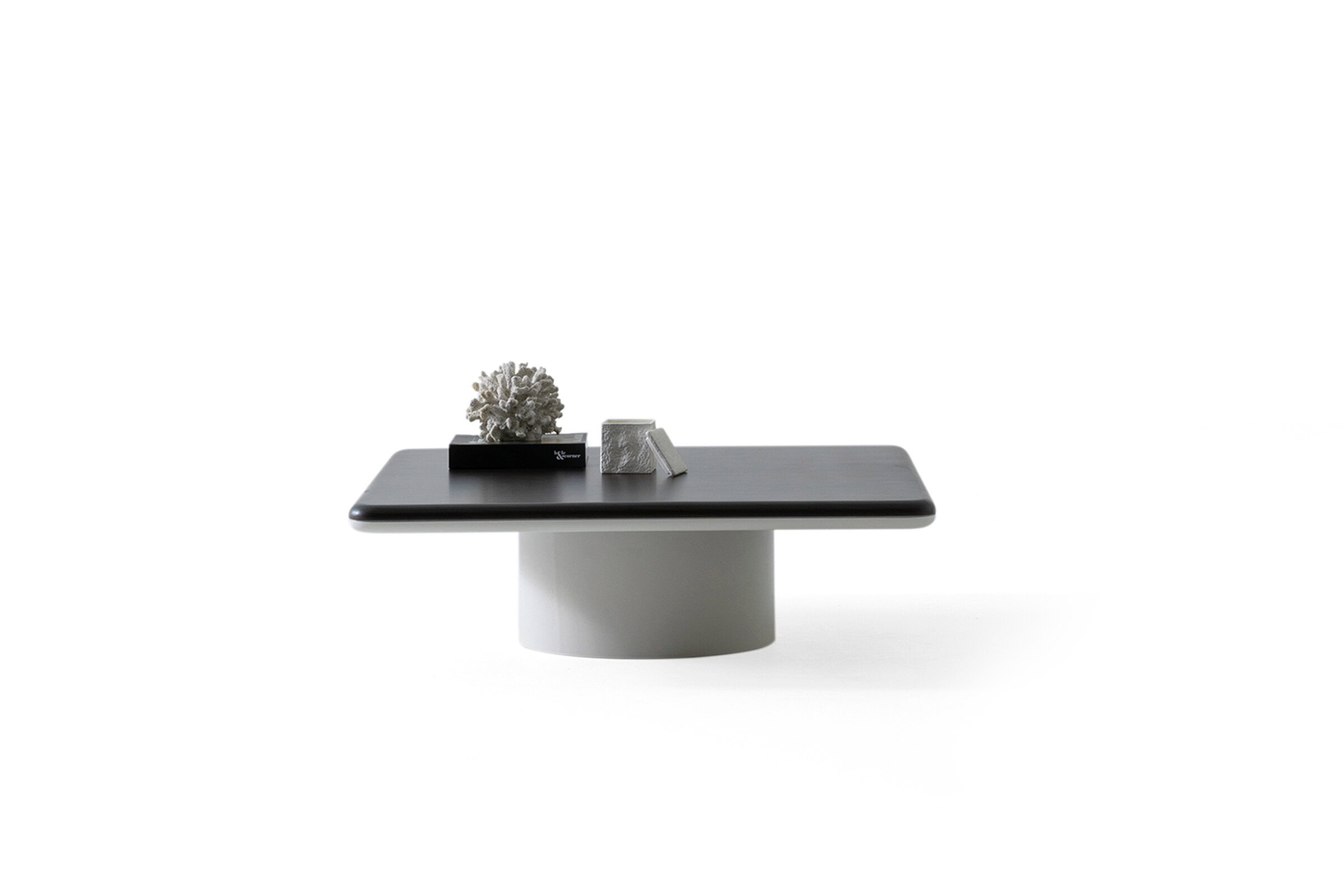 Vue de la petite table basse Soul sur fond blanc