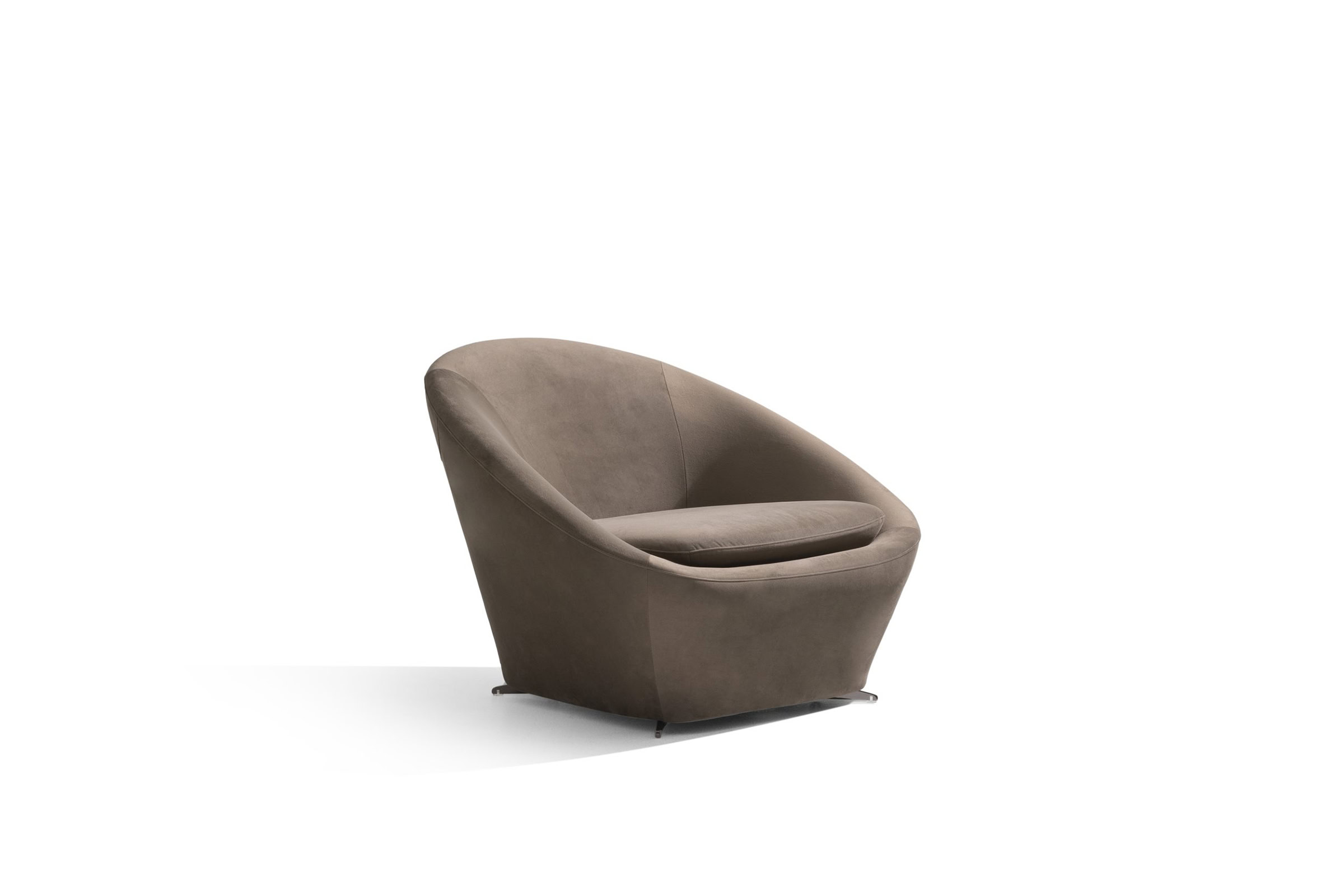 Fauteuil Tao sur fond blanc, vue de face