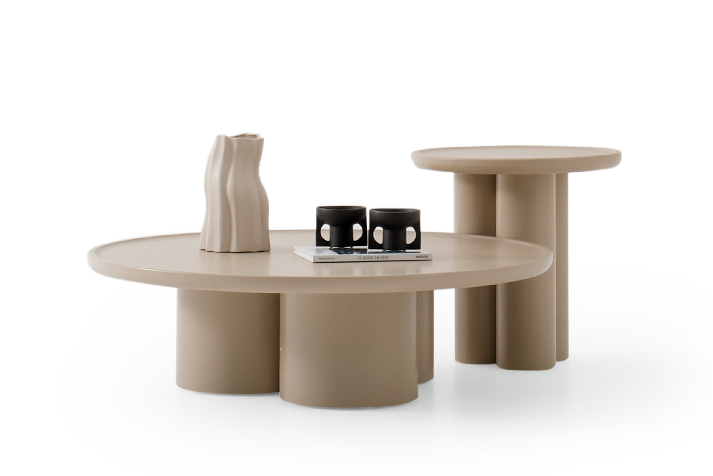 Table d'appoint courte Tridente sur fond blanc